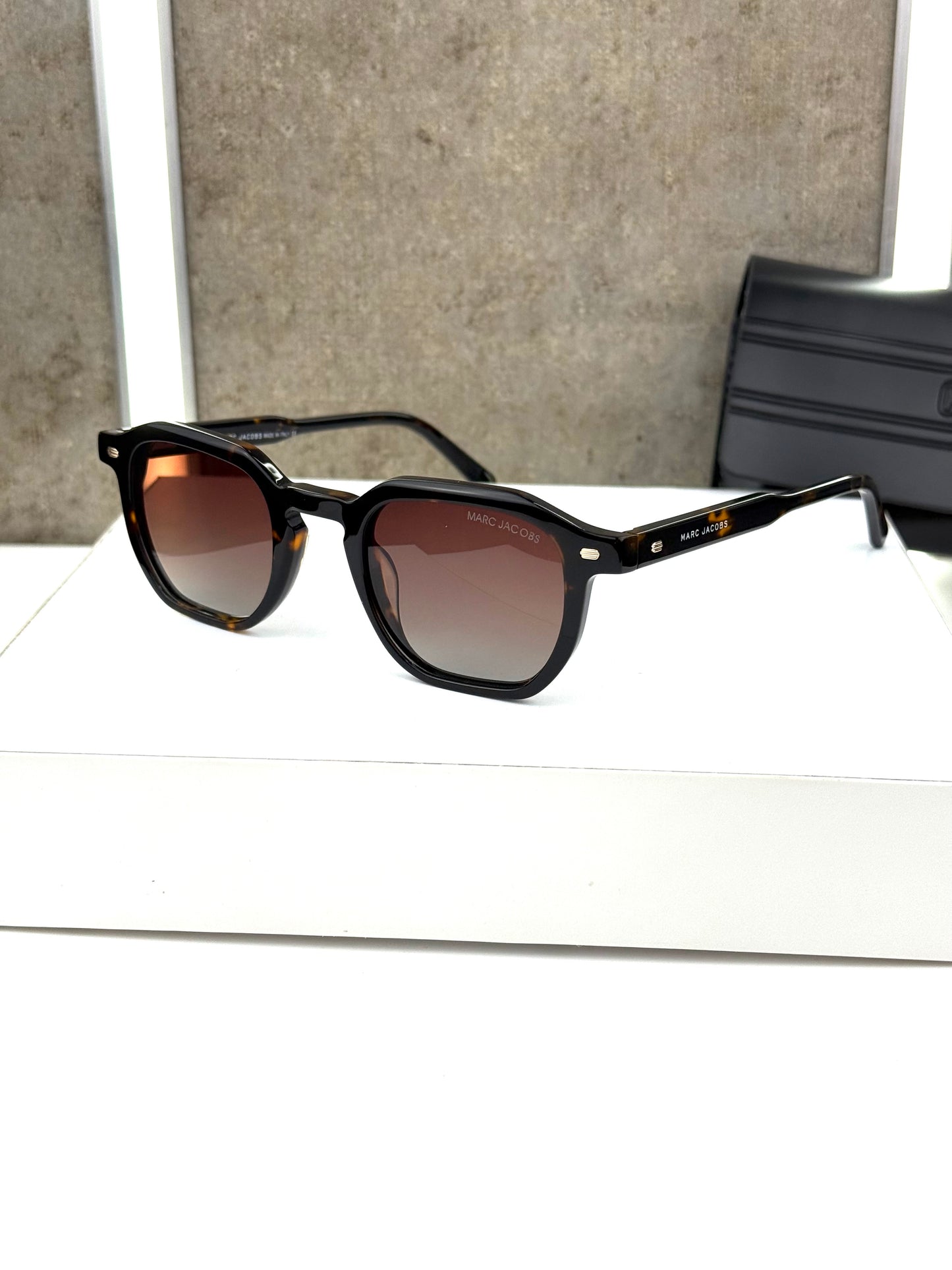 MARC JACOBS