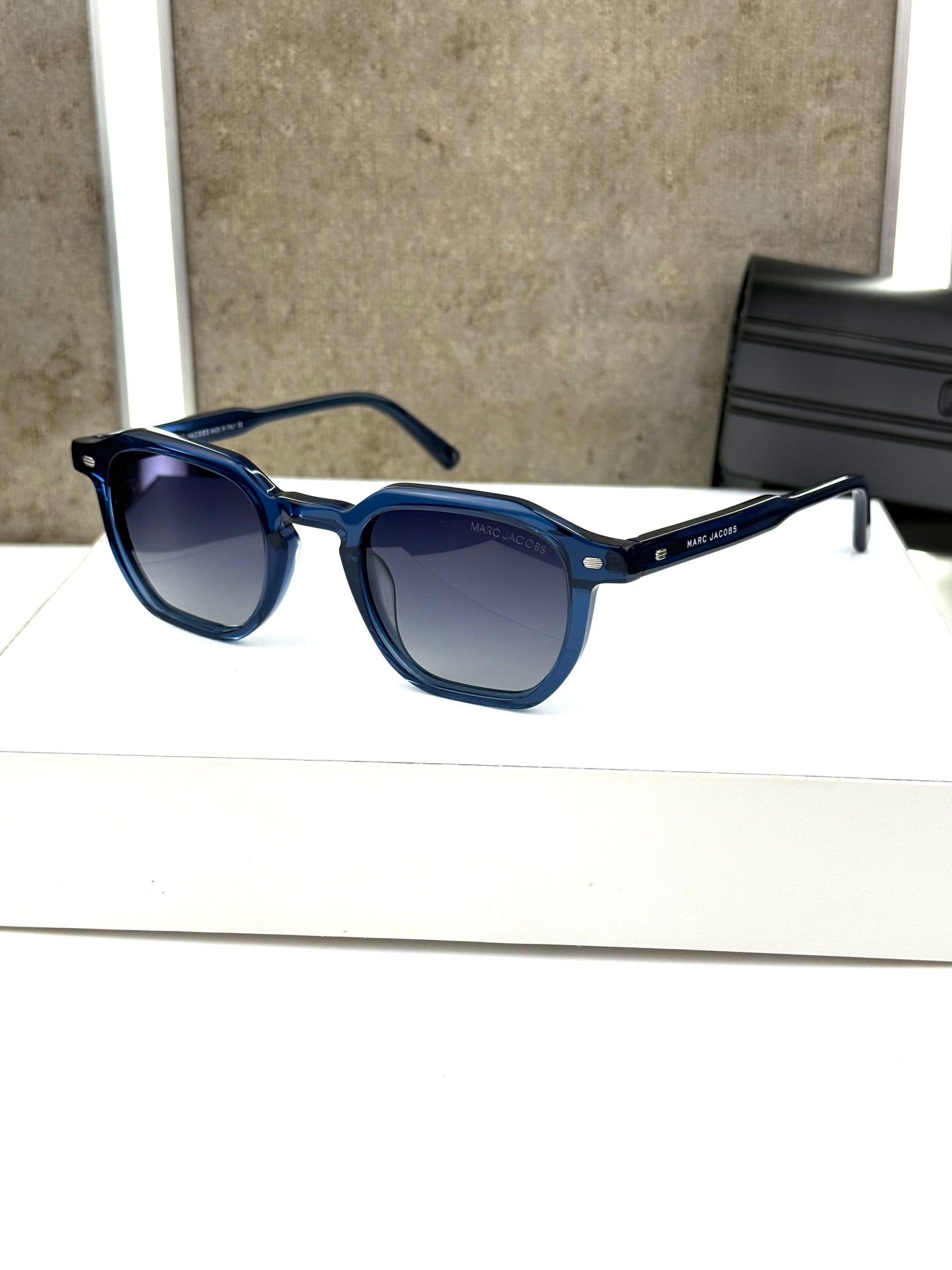 MARC JACOBS