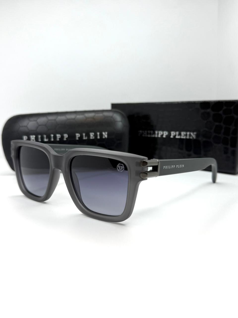 PHILIPP PLIEN | T08