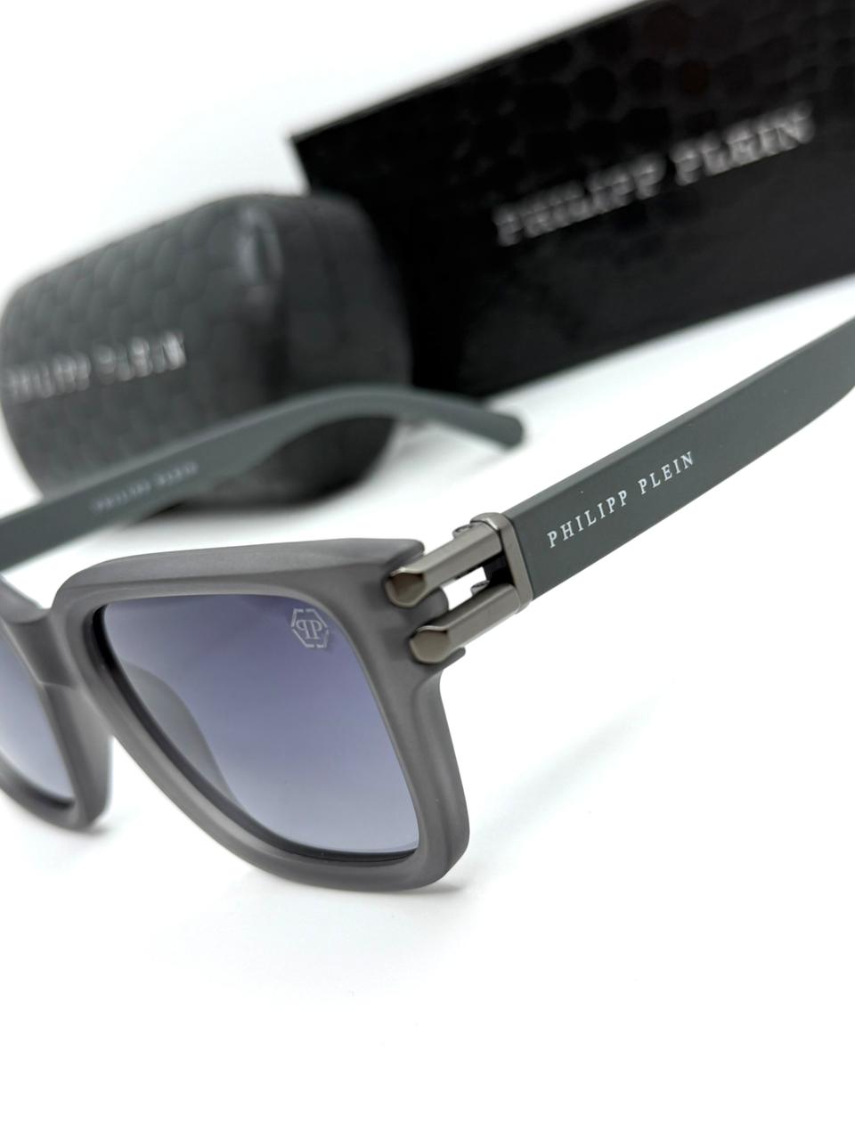 PHILIPP PLIEN | T08