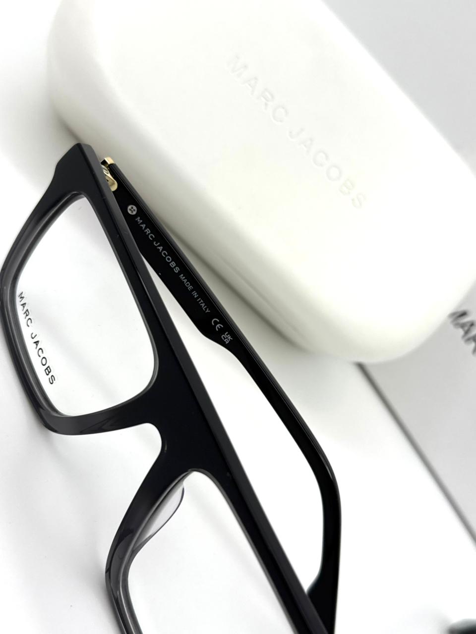 MARC JACOBS | T016