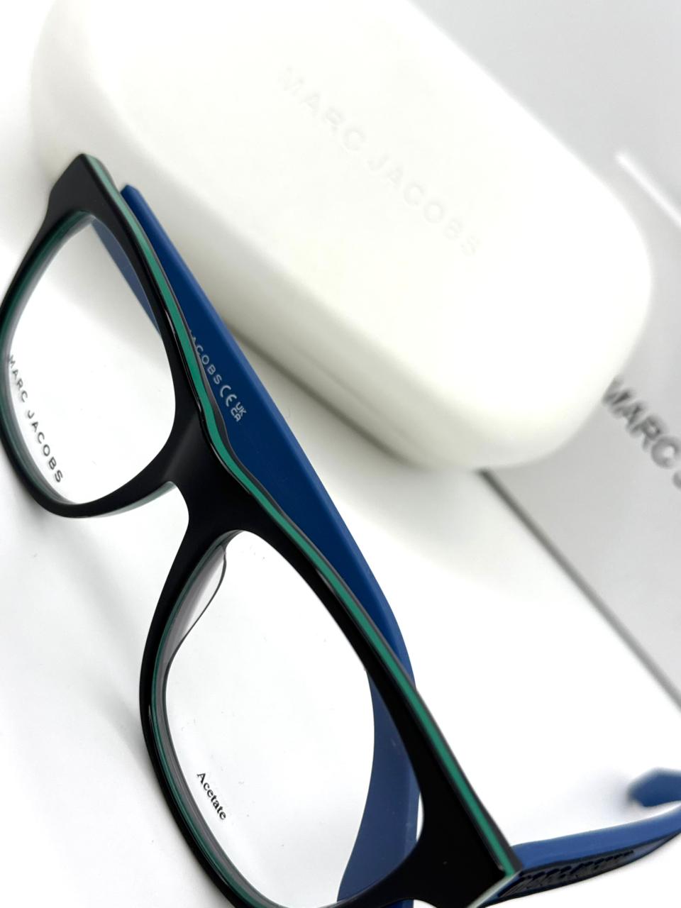MARC JACOBS | T017